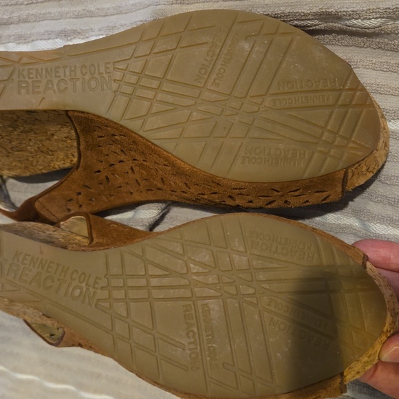 Kenneth Cole Reaction. Size 9. Brown heels - Picture 10 of 13
